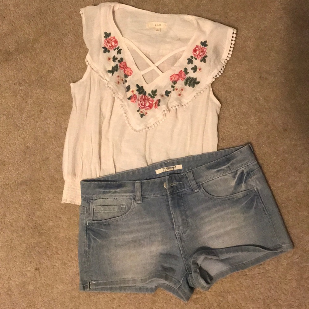 Floral print blouse and jean shorts